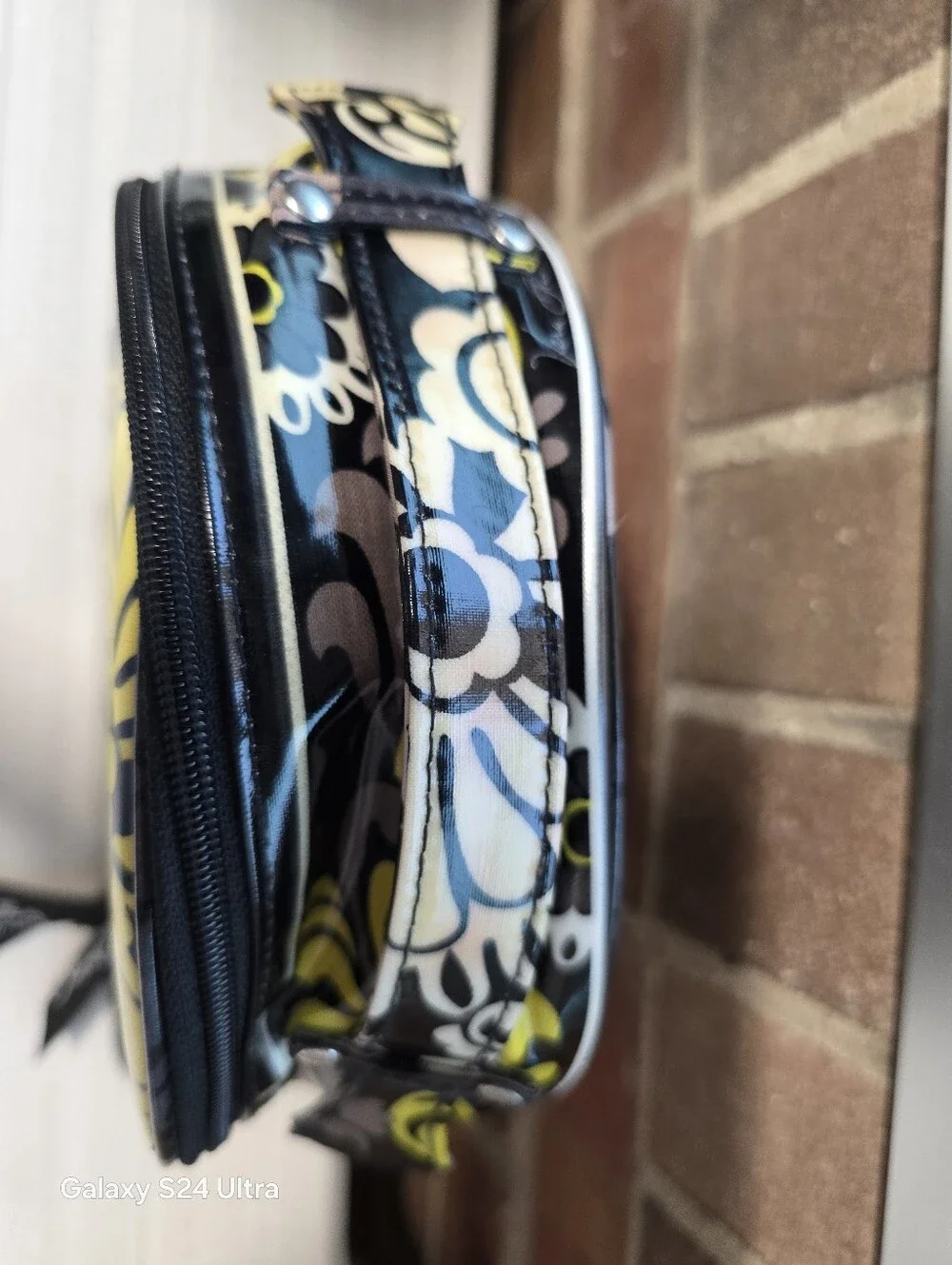 Vera Bradley Baroque Hatbox ROUND Cosmetic Travel Makeup Tote Bag VINYL